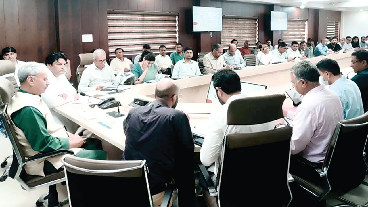 मेट्रो से लेकर ऑर्बिटल रेल कॉरिडोर तक, गुरुग्राम परियोजनाओं की हुई समीक्षा